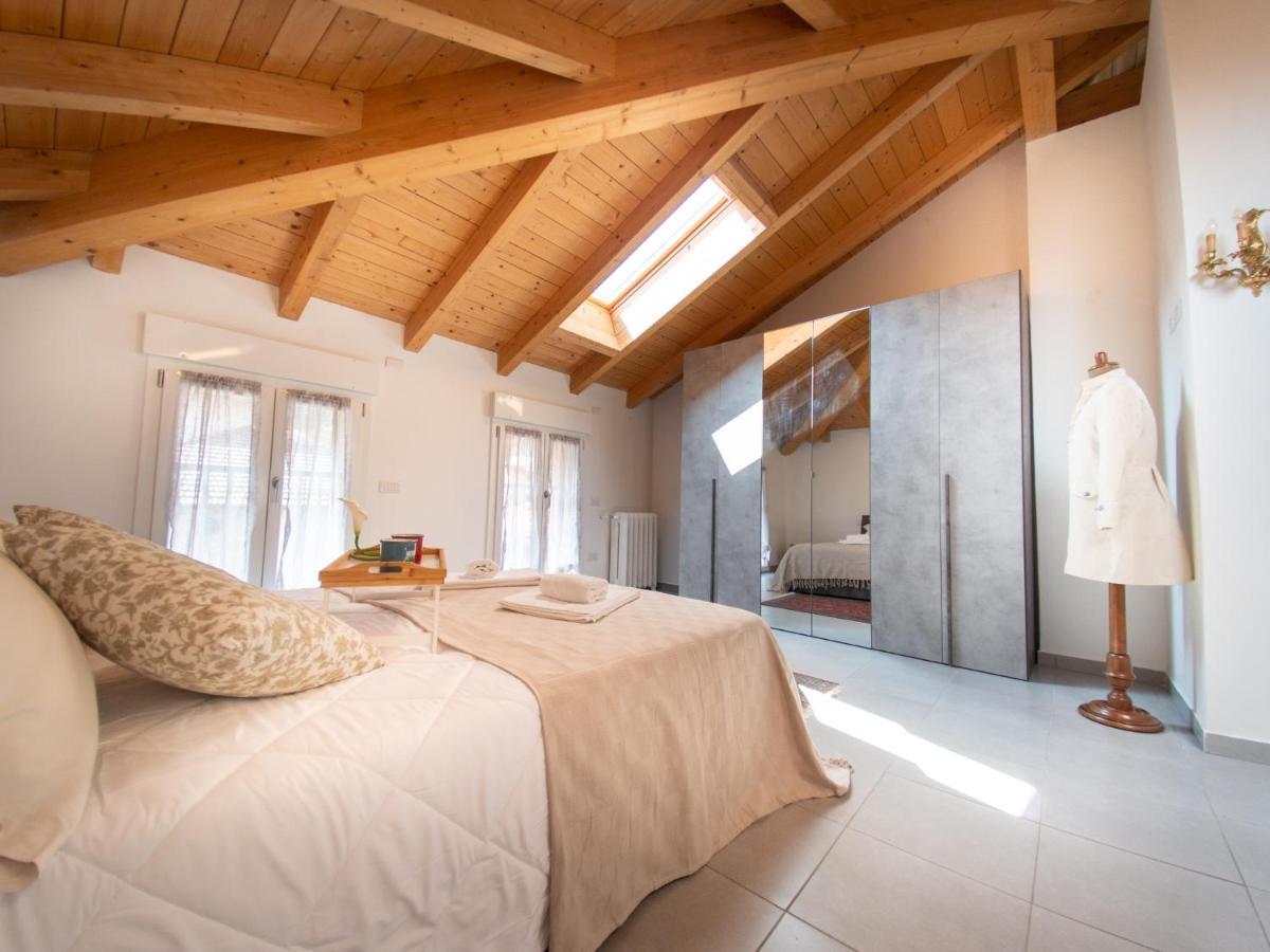 Villa Silvia-By Home Sitter โกโม ภายนอก รูปภาพ